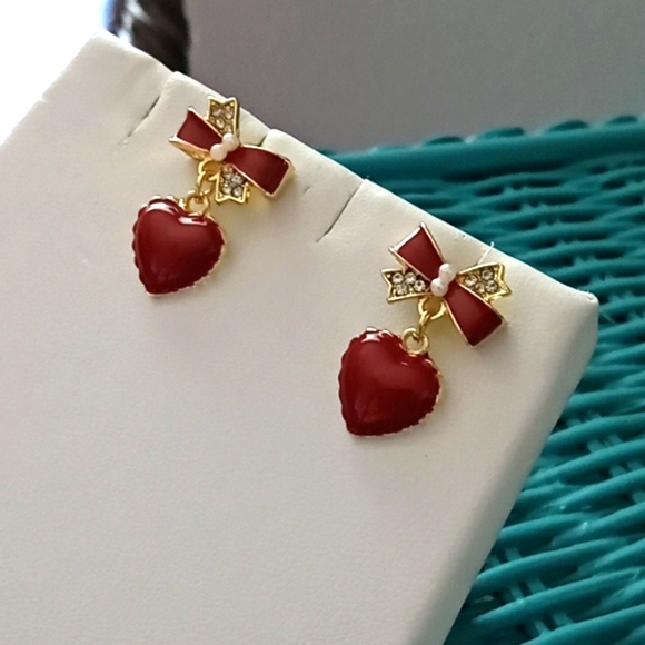 New Post Heart Earrings - Picture 3 of 4